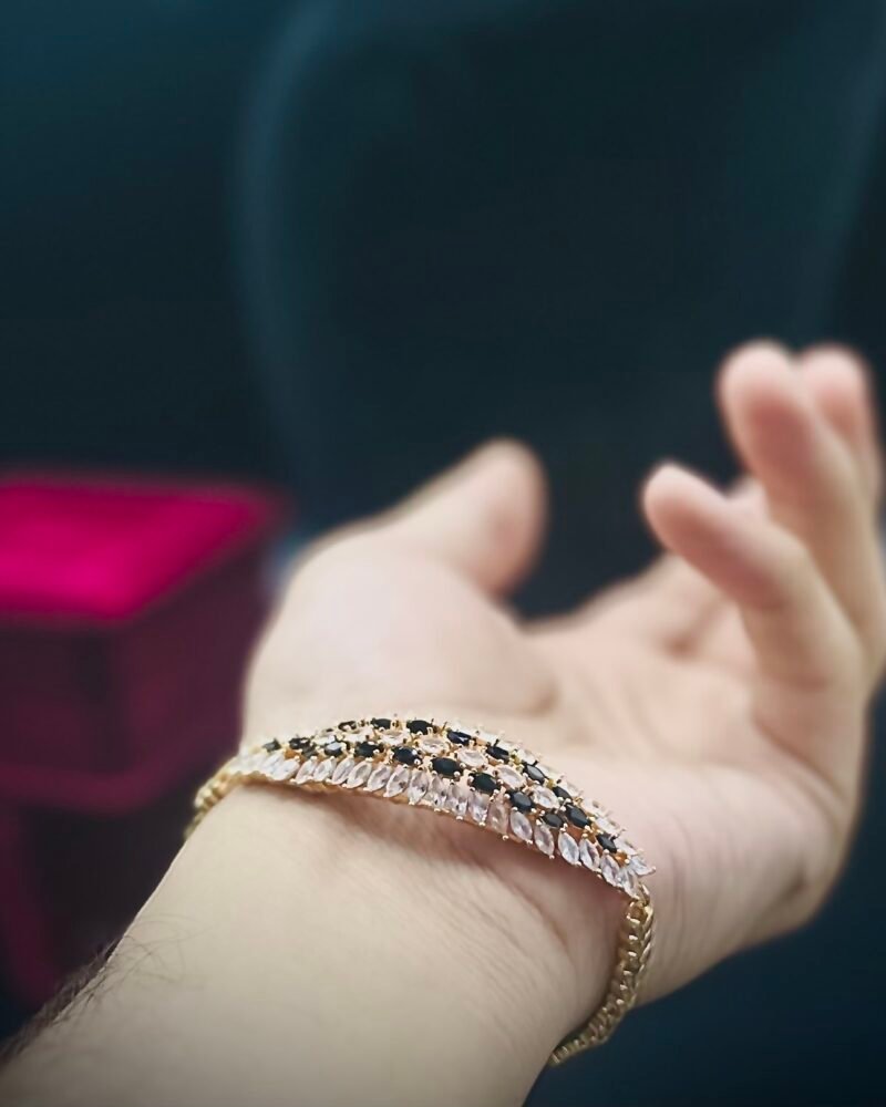 Mehr | Pearl Grace on a Golden Elegance Chain - Image 2