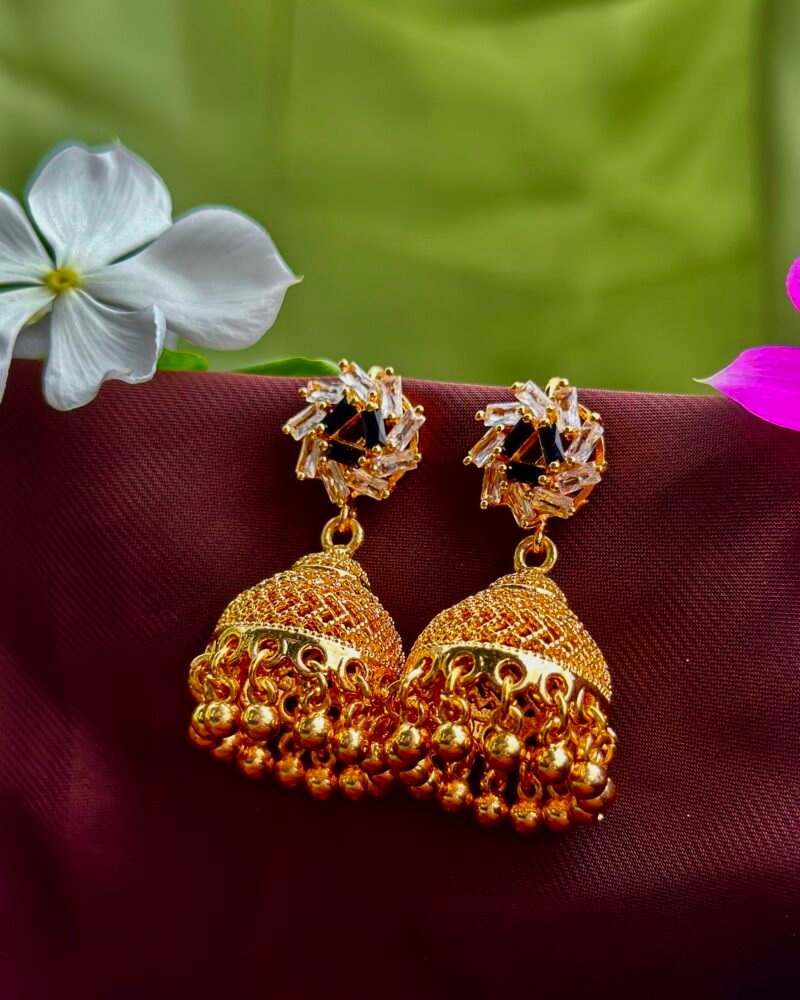 Zareen | Classic Beauty Jhumka - Image 3